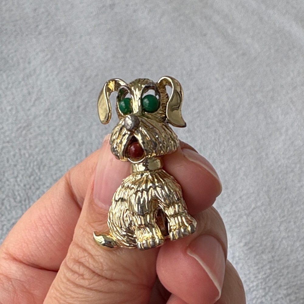Sarah Coventry Gold Dog Brooch with Green and Red Stones - Picture 3 of 5